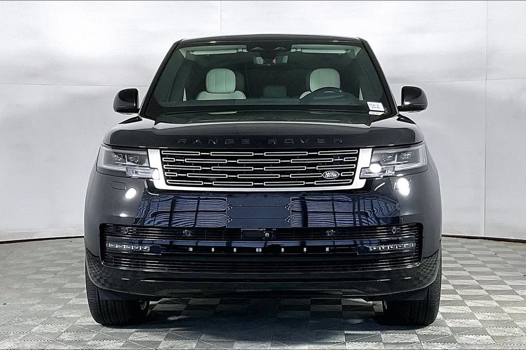 Used 2025 Land Rover Range Rover SE AWD/4WD image 2