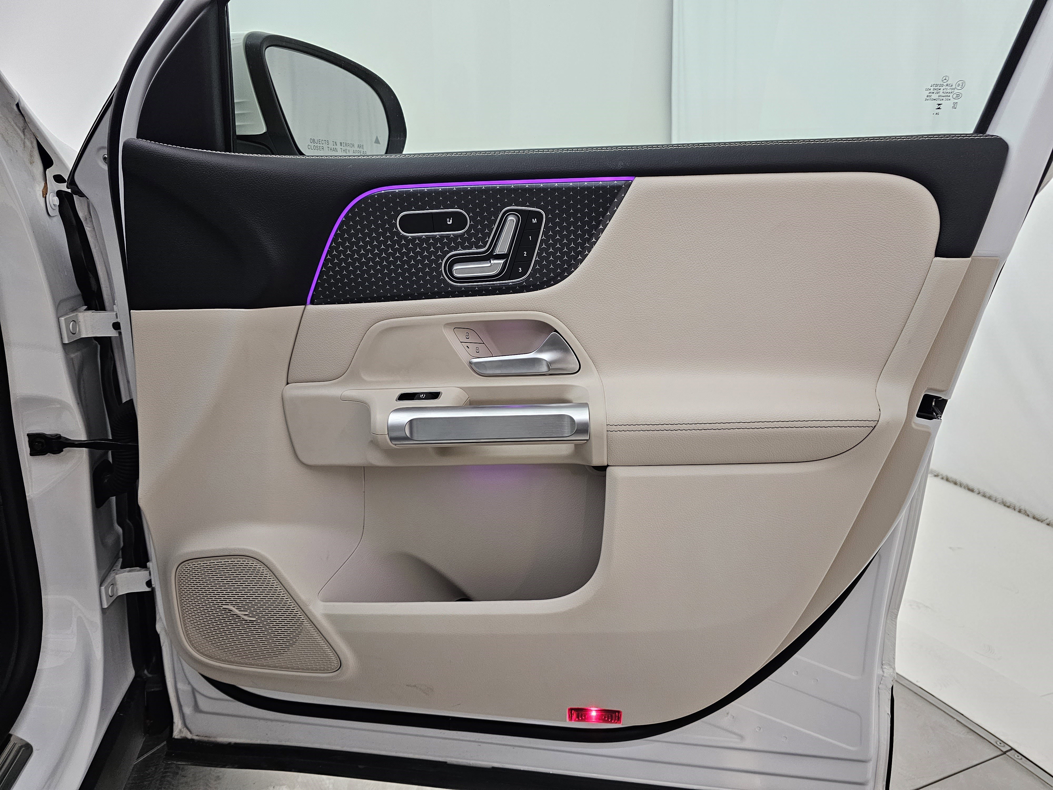 Used 2025 Mercedes-Benz GLB 250 image 17