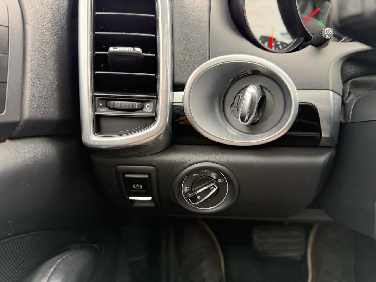 Used 2014 Porsche Cayenne Platinum Edition image 31