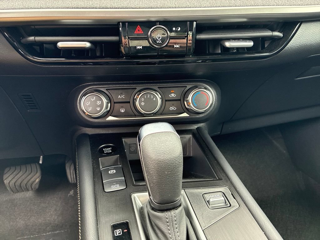 Certified 2025 Nissan Kicks SV AWD/4WD image 20