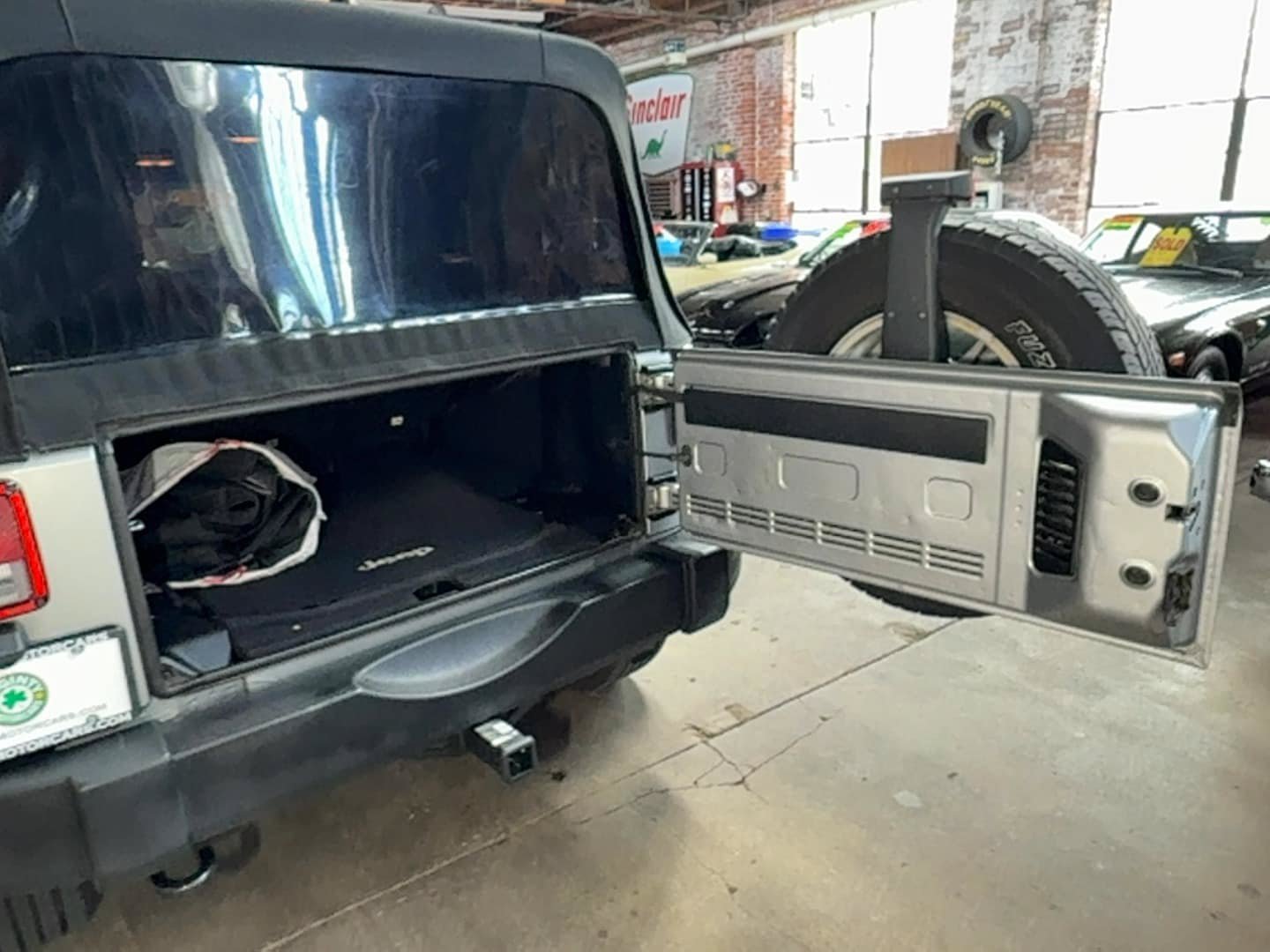 Used 2013 Jeep Wrangler Unlimited Sport AWD/4WD image 91