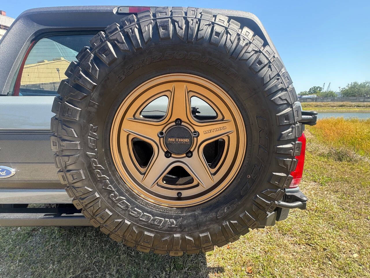 Used 1995 Ford Bronco XLT image 28