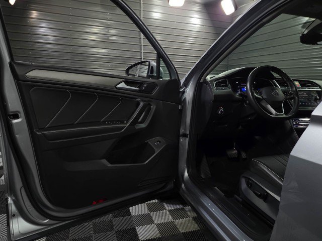 Used 2022 Volkswagen Tiguan SE FWD image 33
