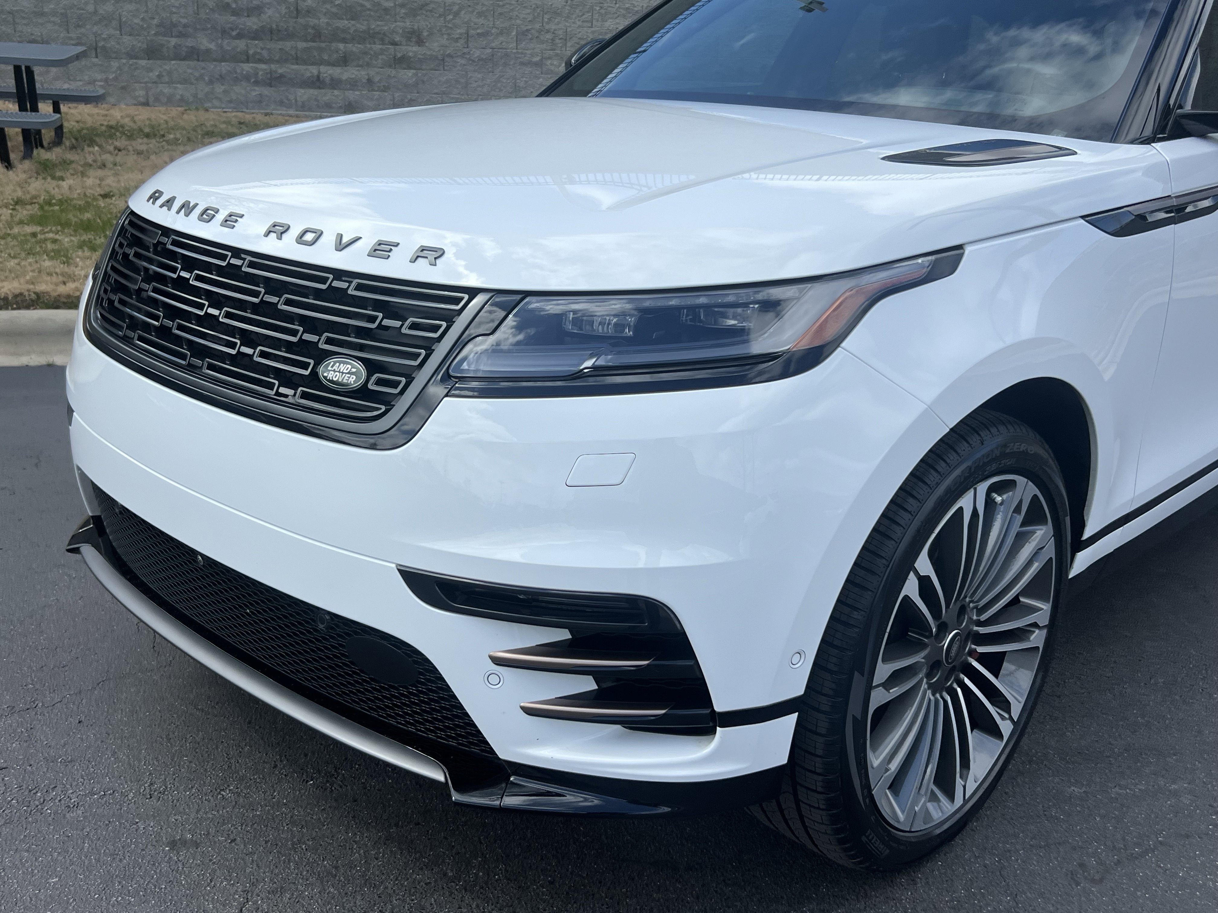 Certified 2025 Land Rover Range Rover Velar Dynamic HSE AWD/4WD image 11
