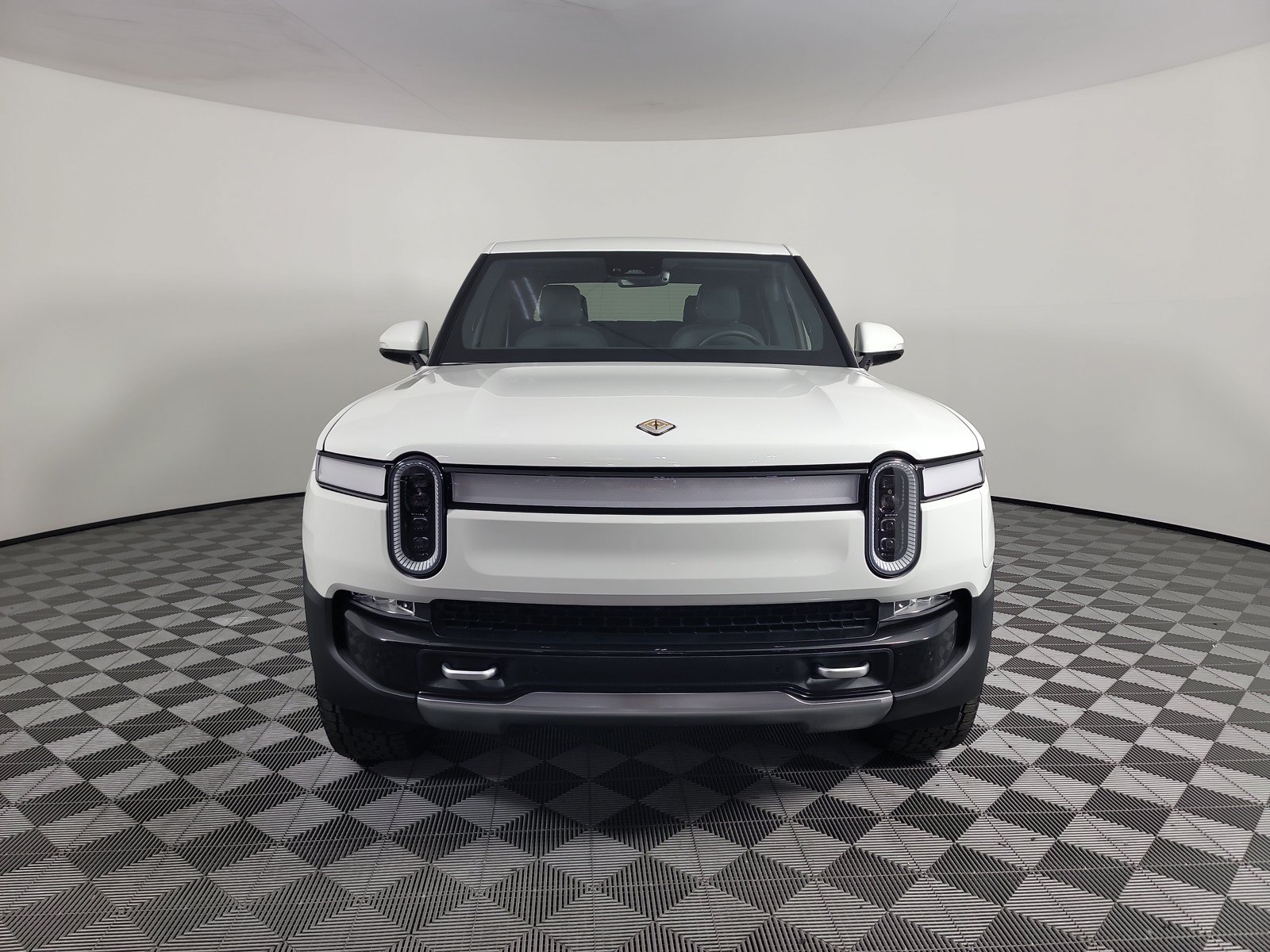 Used 2024 Rivian R1T Adventure AWD/4WD image 8