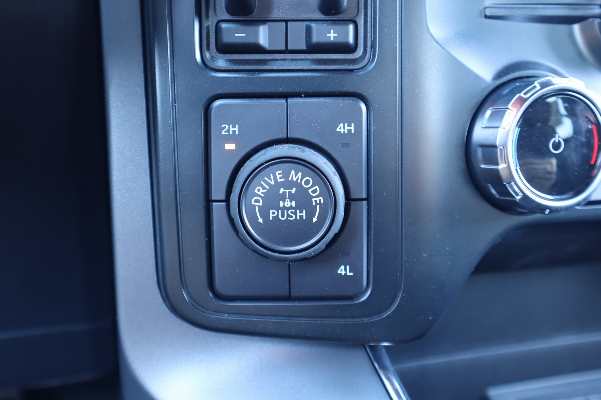 New 2025 Ford F150 XLT w/ Equipment Group 302A MID image 9