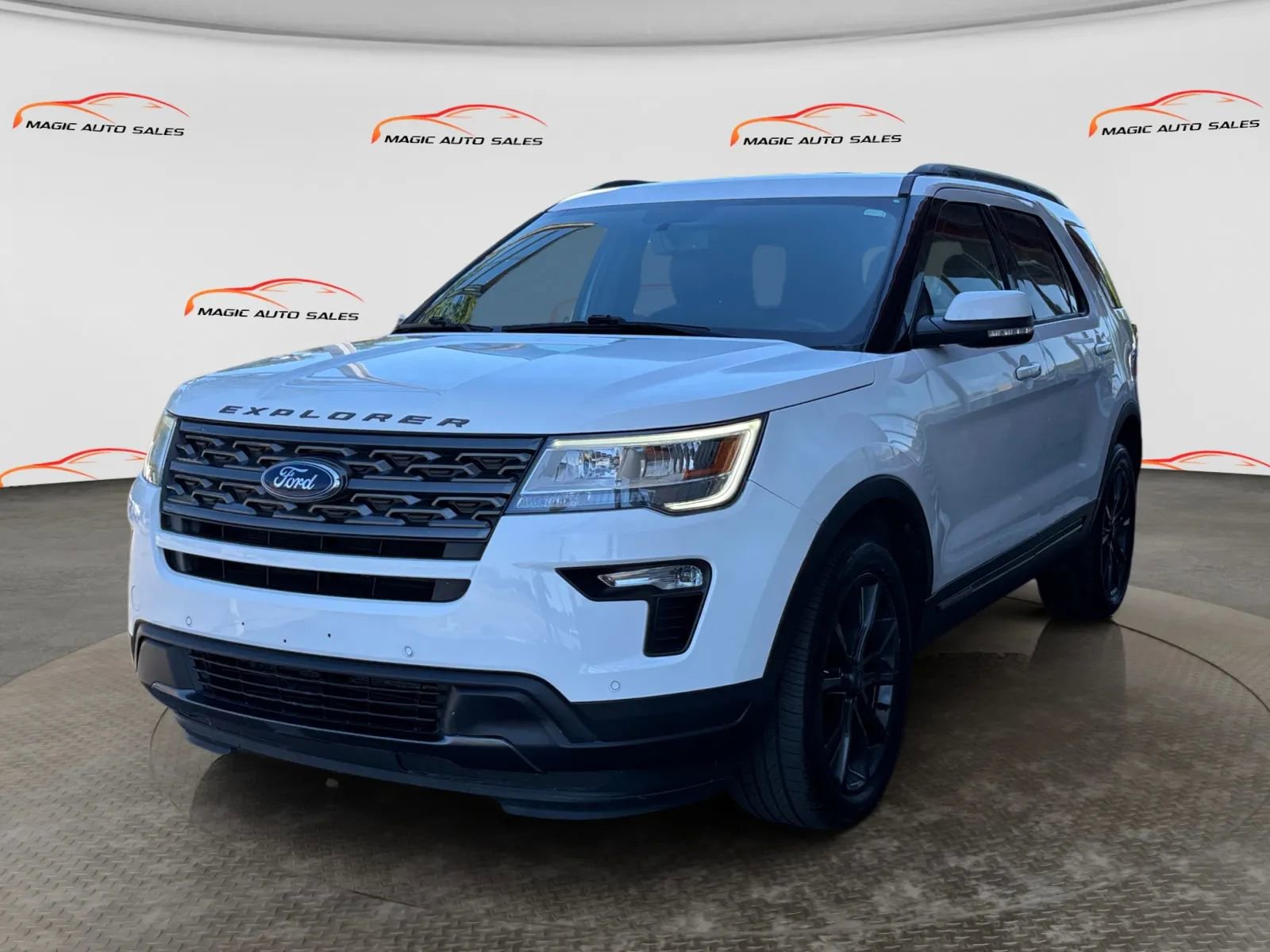 Used 2018 Ford Explorer XLT w/ Equipment Group 202A AWD/4WD image 1