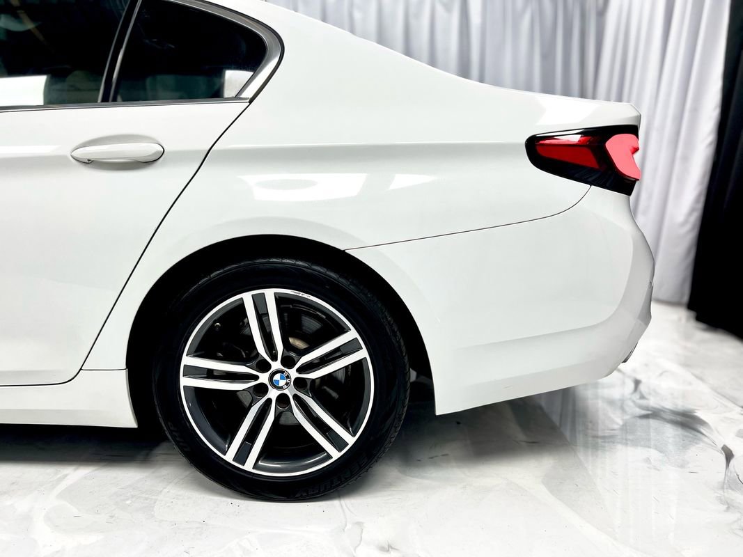 Used 2021 BMW 530i xDrive w/ Convenience Package image 11