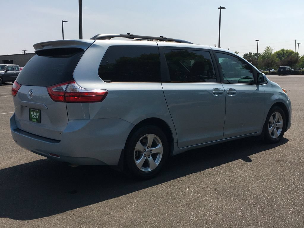 Used 2017 Toyota Sienna LE FWD image 7