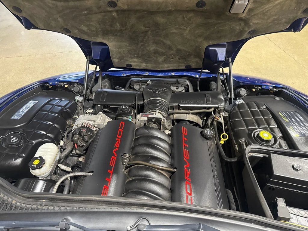 Used 2004 Chevrolet Corvette Convertible w/ Preferred Equipment Group RWD image 10