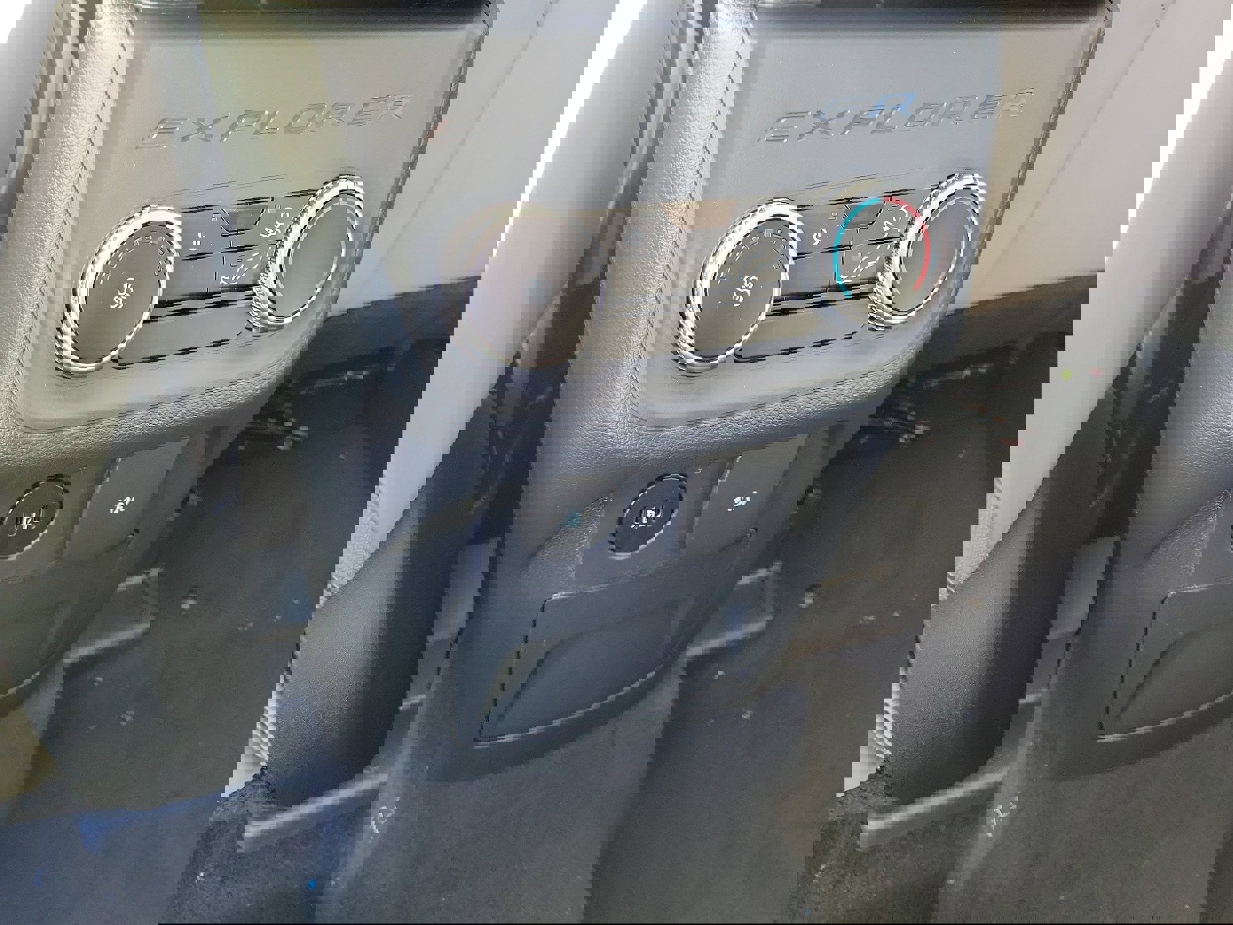 New 2026 Ford Explorer Active w/ Active Comfort Package image 13