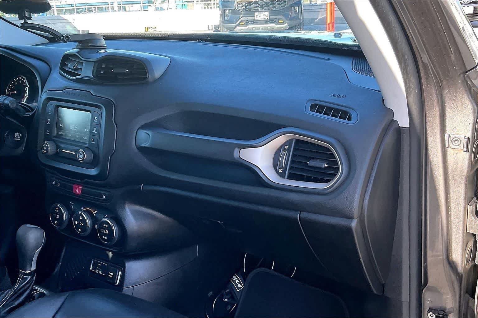 Used 2016 Jeep Renegade Limited FWD image 23