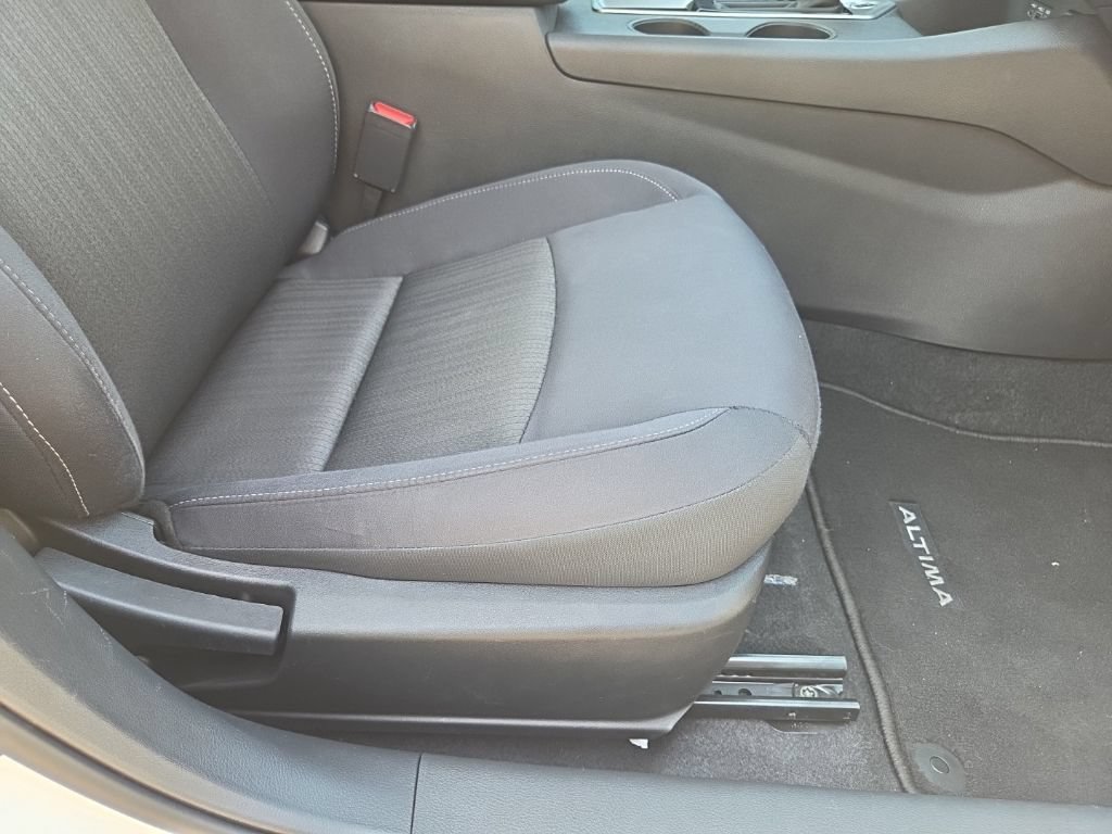 Used 2025 Nissan Altima 2.5 SV FWD image 43