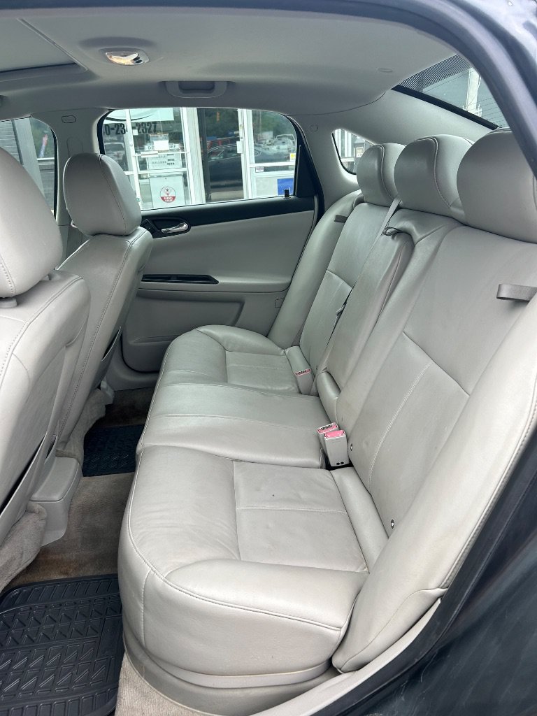 Used 2010 Chevrolet Impala LT w/ Luxury Edition Package FWD image 6