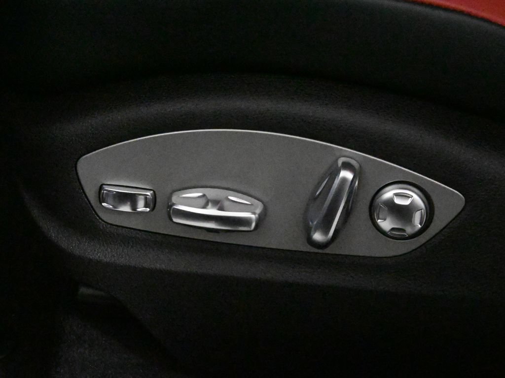 Used 2026 Porsche Macan GTS AWD/4WD image 29