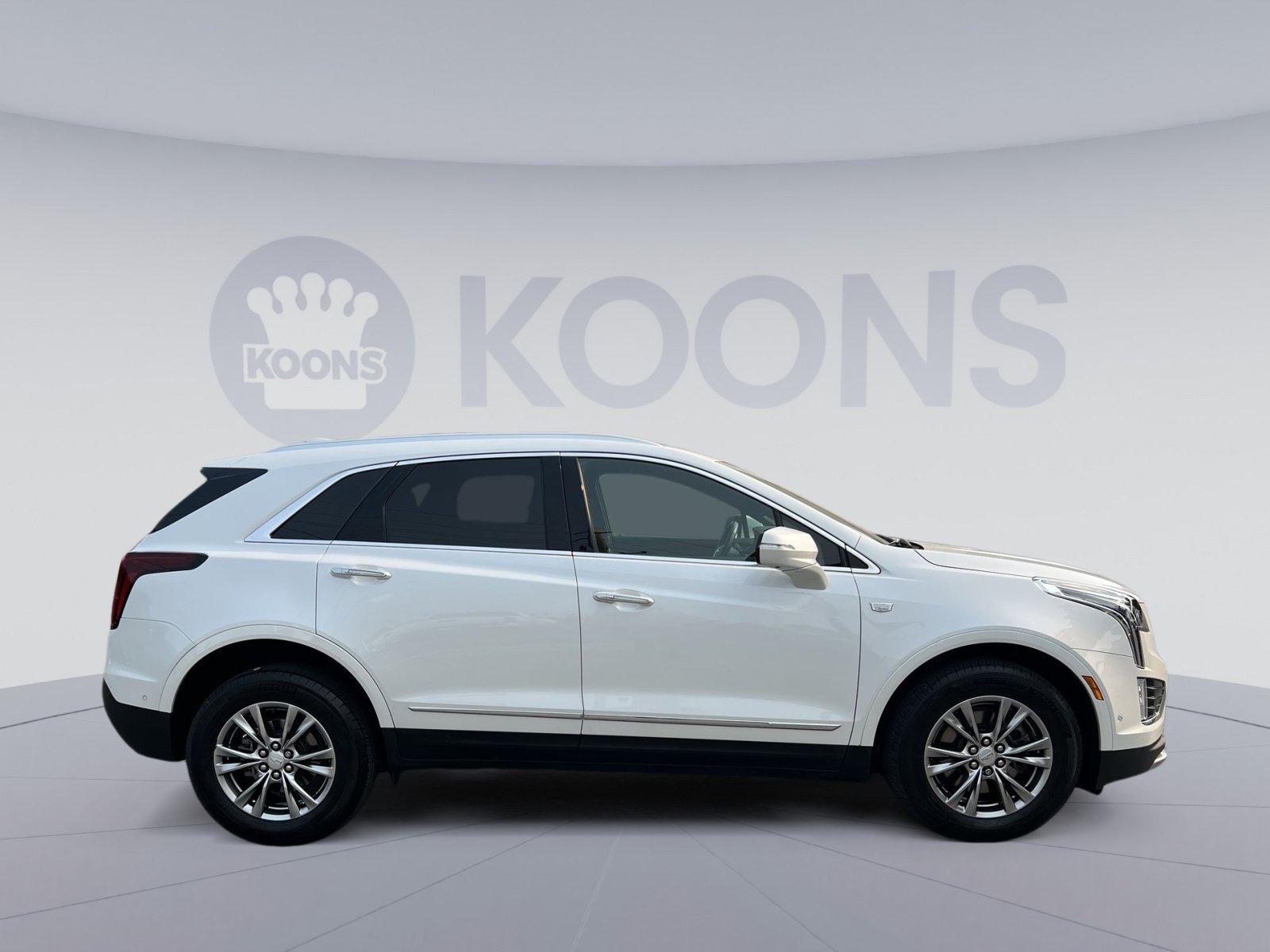 Used 2023 Cadillac XT5 Premium Luxury w/ Technology Package AWD/4WD image 8