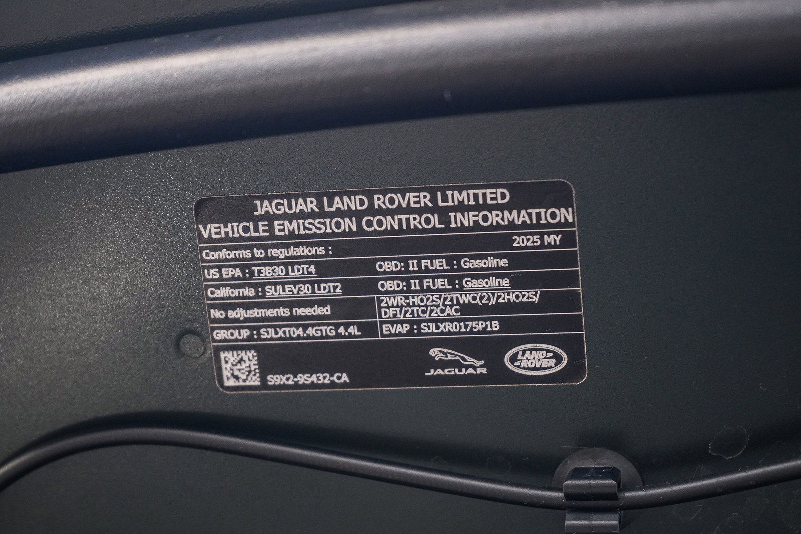 Certified 2025 Land Rover Range Rover SE image 29