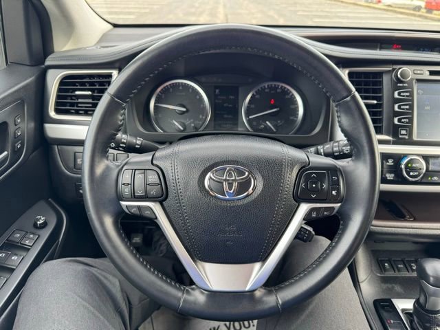 Used 2018 Toyota Highlander Limited AWD/4WD image 25