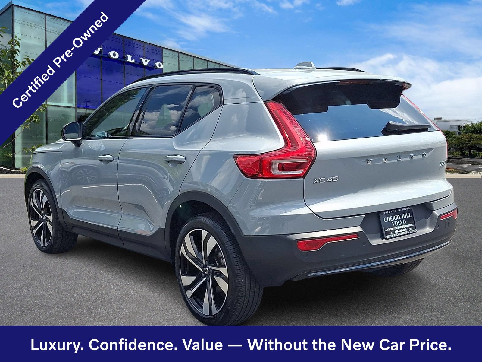 Certified 2024 Volvo XC40 B5 Ultimate w/ Protection Package Premier AWD/4WD image 5