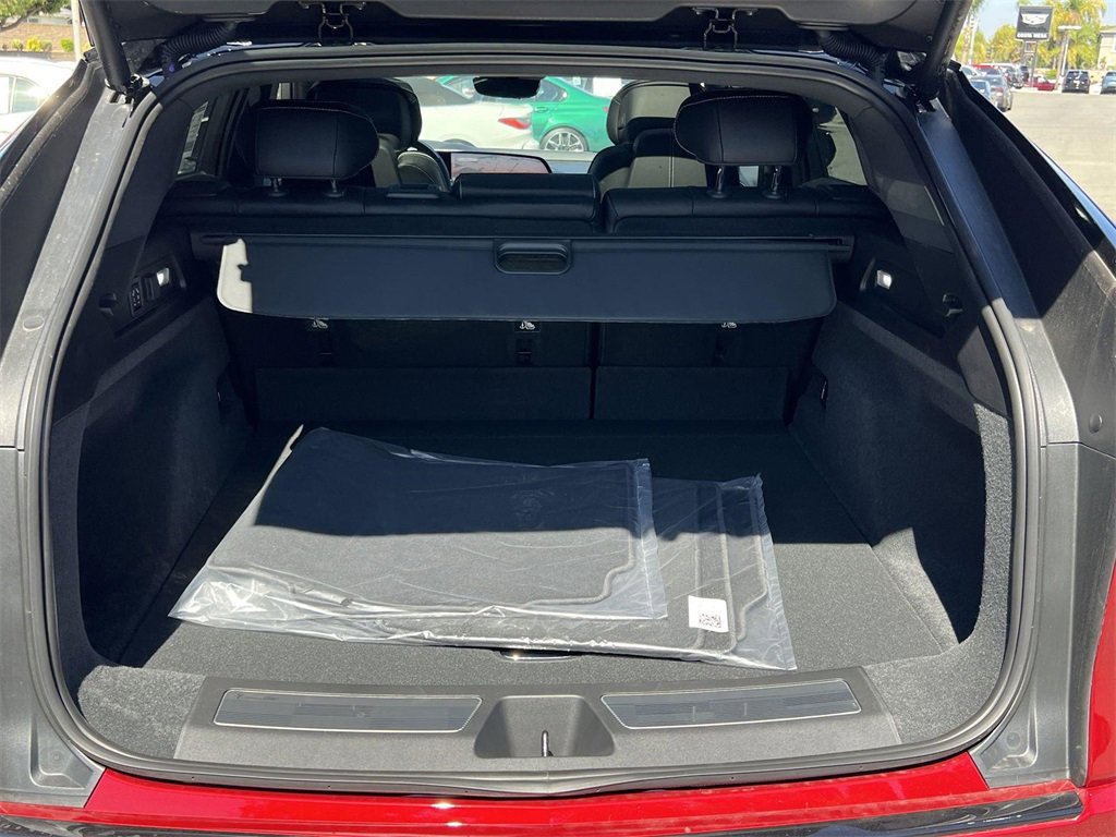 New 2026 Cadillac Lyriq V image 31