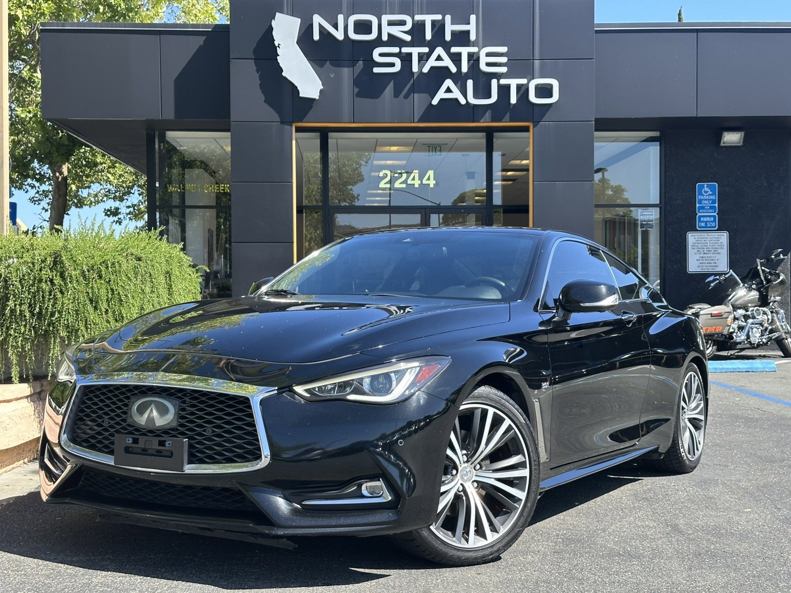 Used 2017 INFINITI Q60 3.0t w/ Premium Plus Package 3.0T AWD/4WD image 2