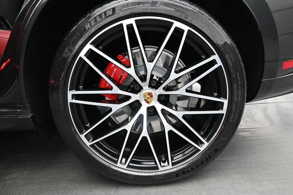 Certified 2024 Porsche Macan GTS AWD/4WD image 21