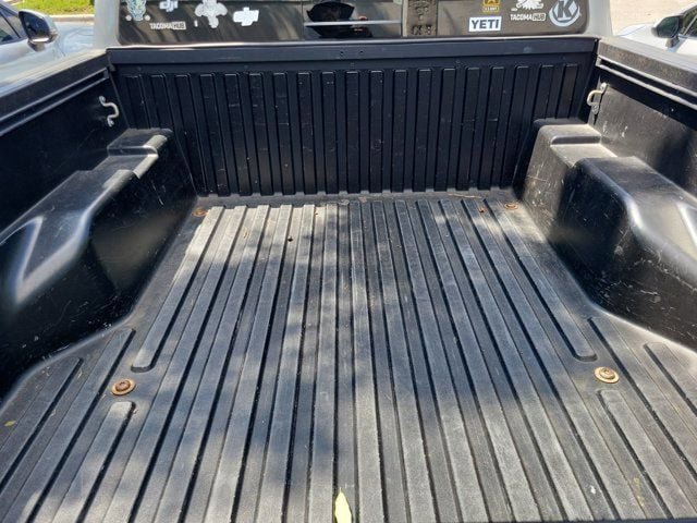 Used 2019 Toyota Tacoma SR5 RWD image 7