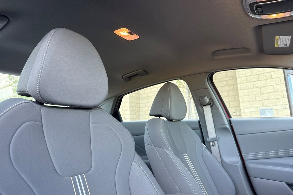 Used 2025 Hyundai Elantra Sport image 14