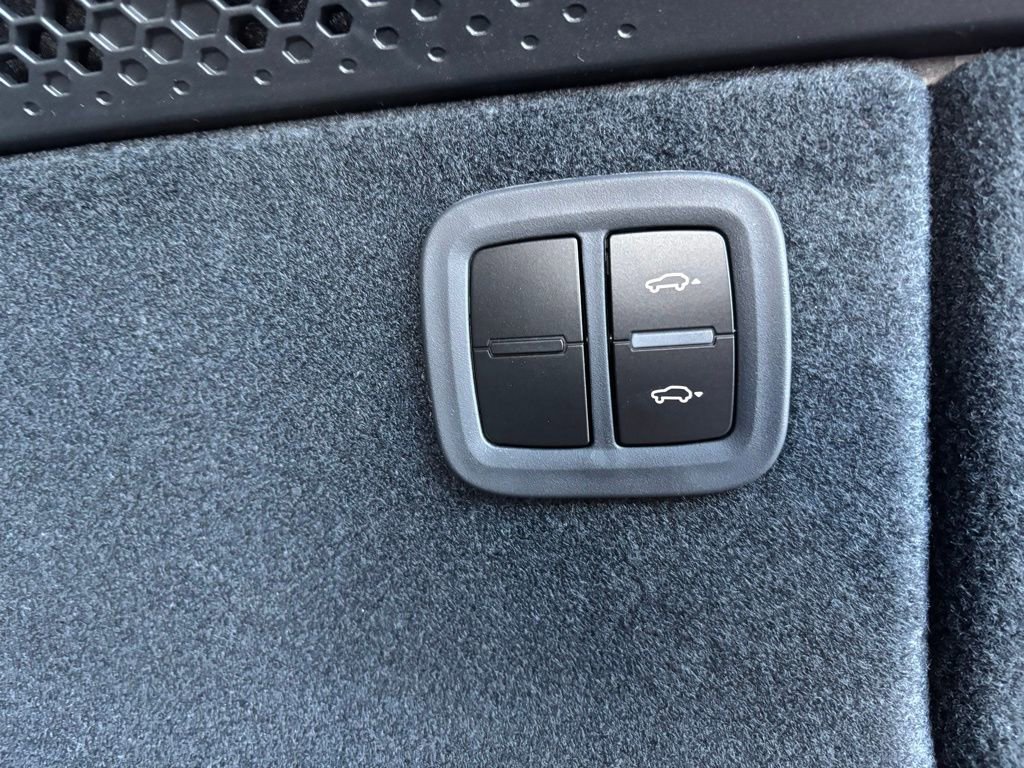 New 2025 Porsche Macan 4 Electric image 14