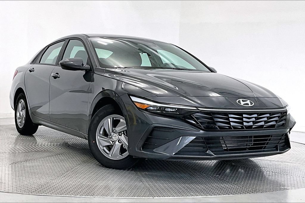 Certified 2024 Hyundai Elantra SE FWD image 11