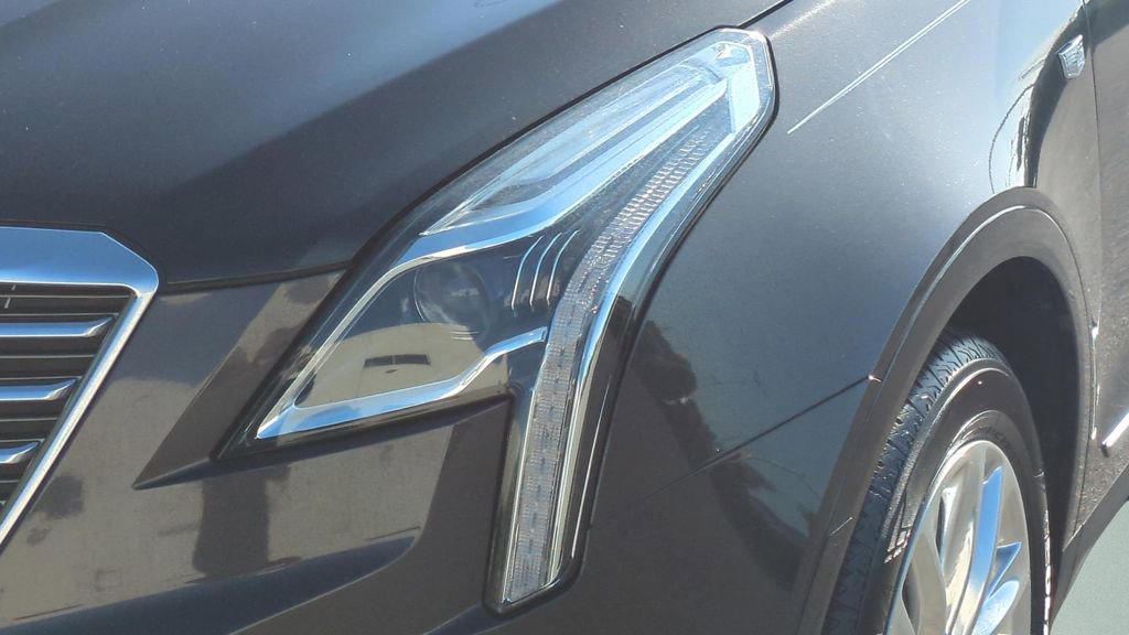 Used 2017 Cadillac XT5 Platinum w/ Driver Assist Package AWD/4WD image 28