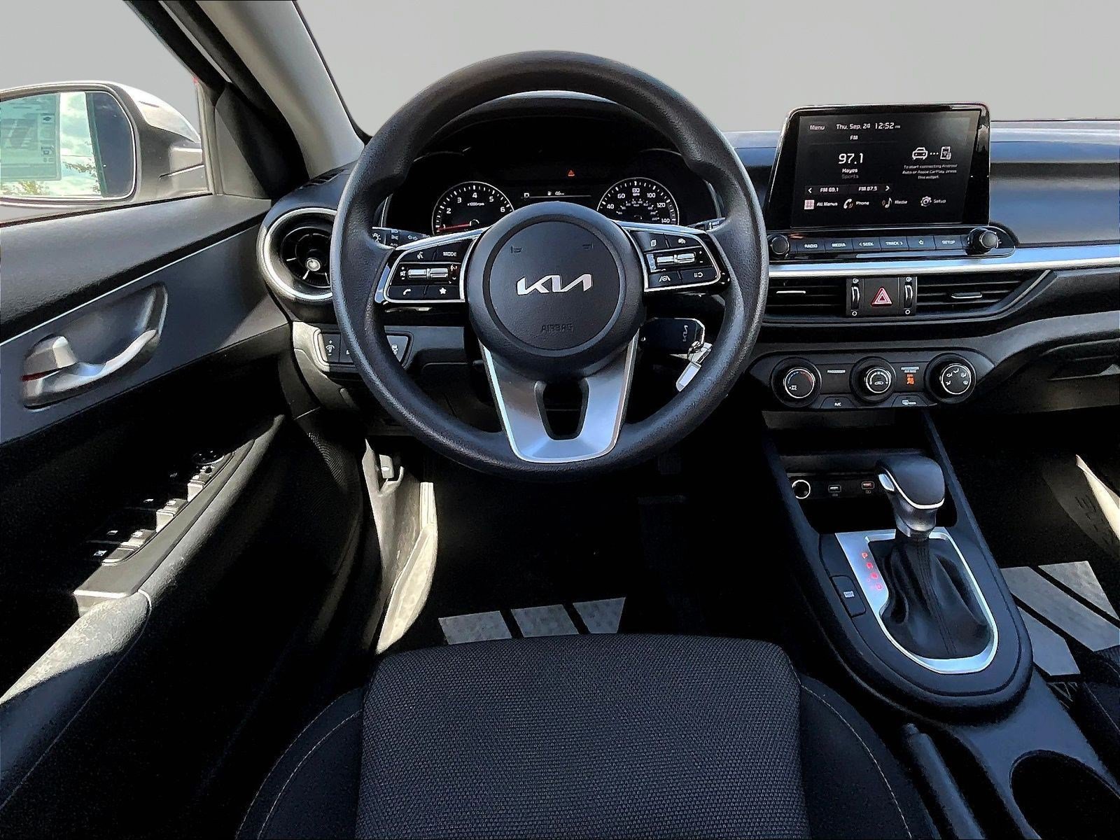 Used 2024 Kia Forte LXS w/ LXS Technology Package FWD image 8