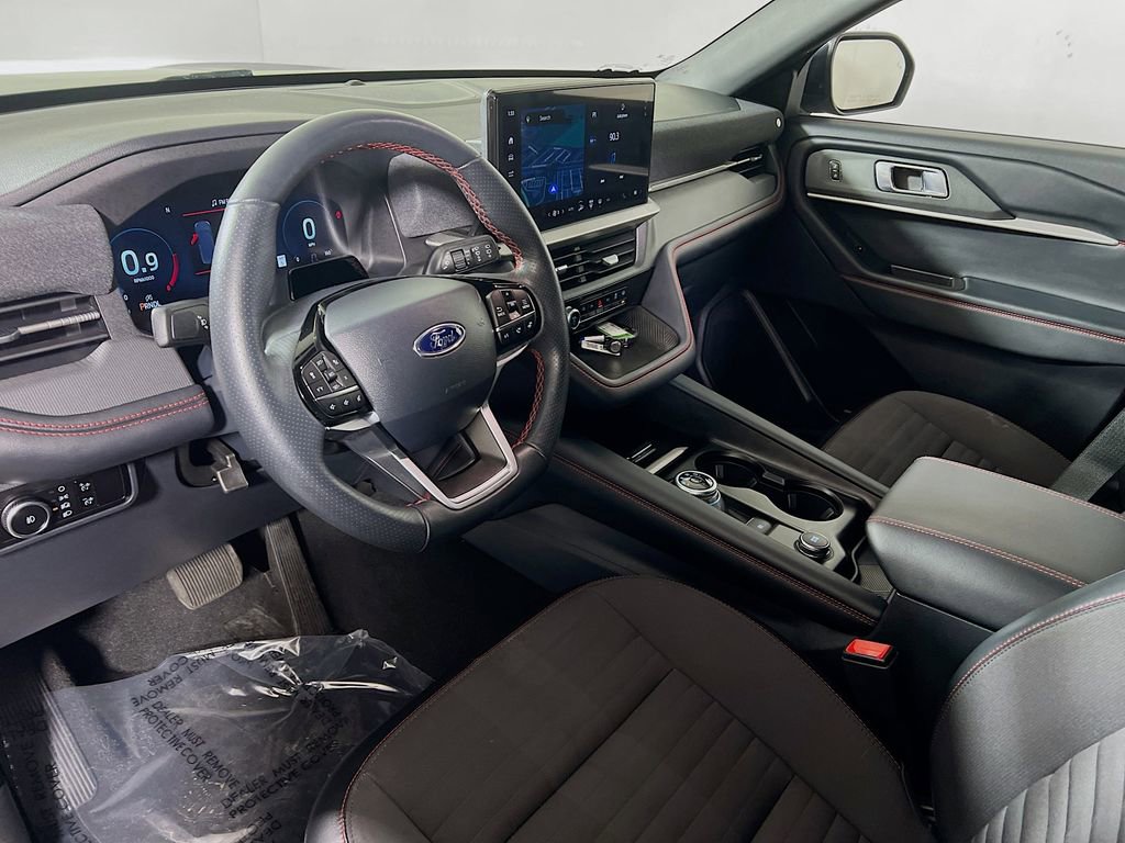 Used 2025 Ford Explorer ST-Line w/ ST-Line Street Pack image 9