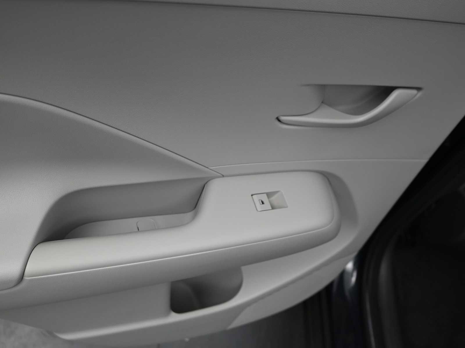 Used 2024 Hyundai Kona SEL AWD/4WD image 40