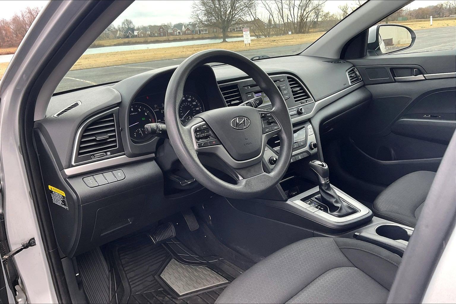 Used 2018 Hyundai Elantra SE image 14