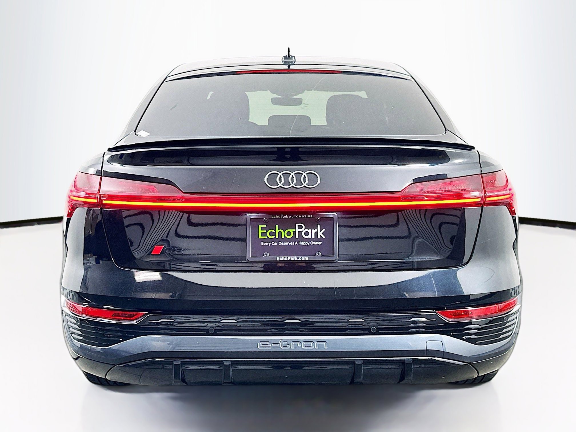 Used 2024 Audi Q8 e-tron Premium Plus w/ Premium Plus Package image 7