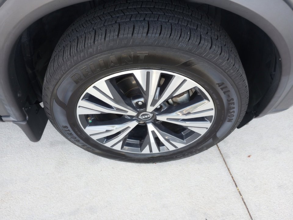 Used 2023 Nissan Rogue SV image 29