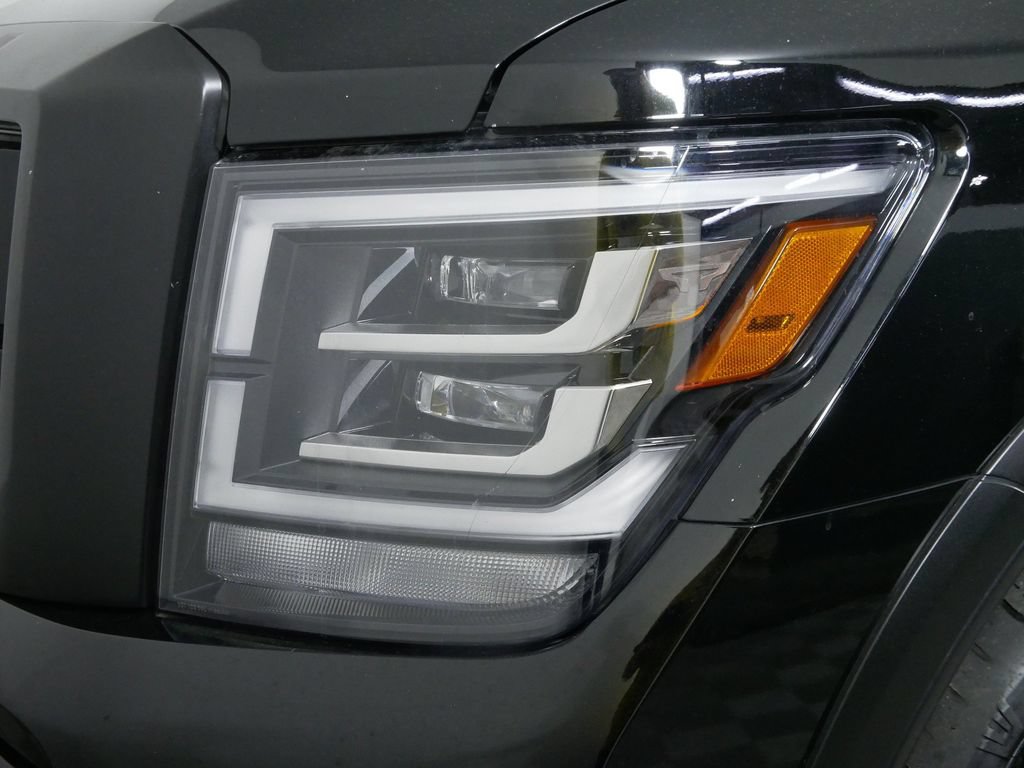 Used 2021 Nissan Titan PRO-4X w/ Pro-4x Convenience Package AWD/4WD image 14