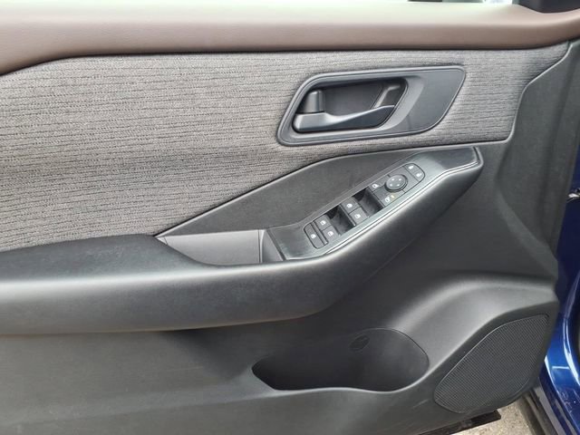 Used 2023 Nissan Rogue S AWD/4WD image 11