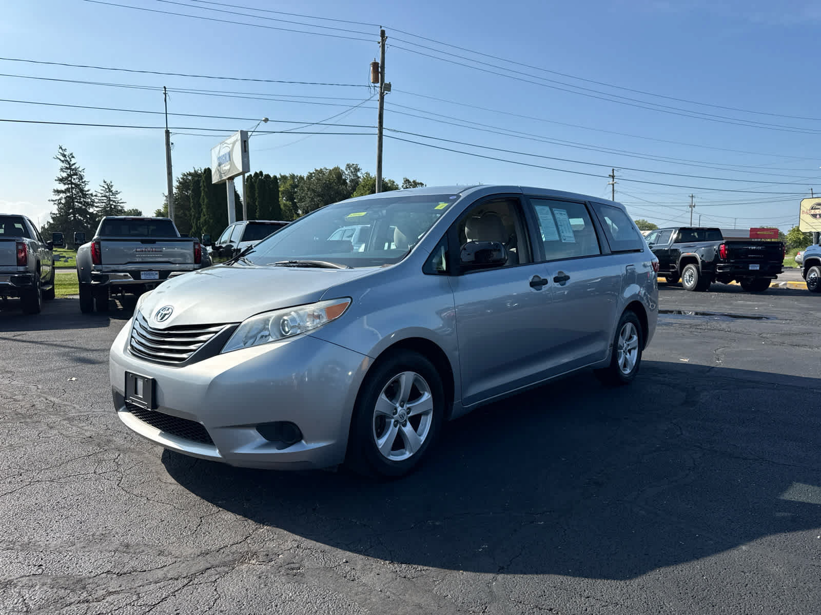 Used 2015 Toyota Sienna L FWD image 1
