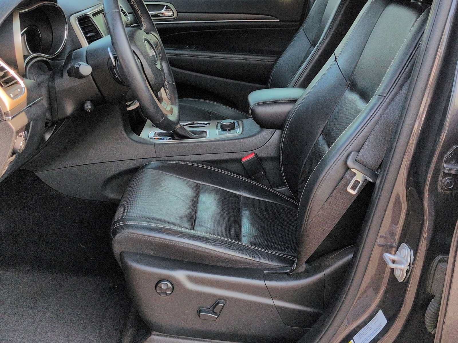 Used 2017 Jeep Grand Cherokee Limited w/ Luxury Group II AWD/4WD image 17