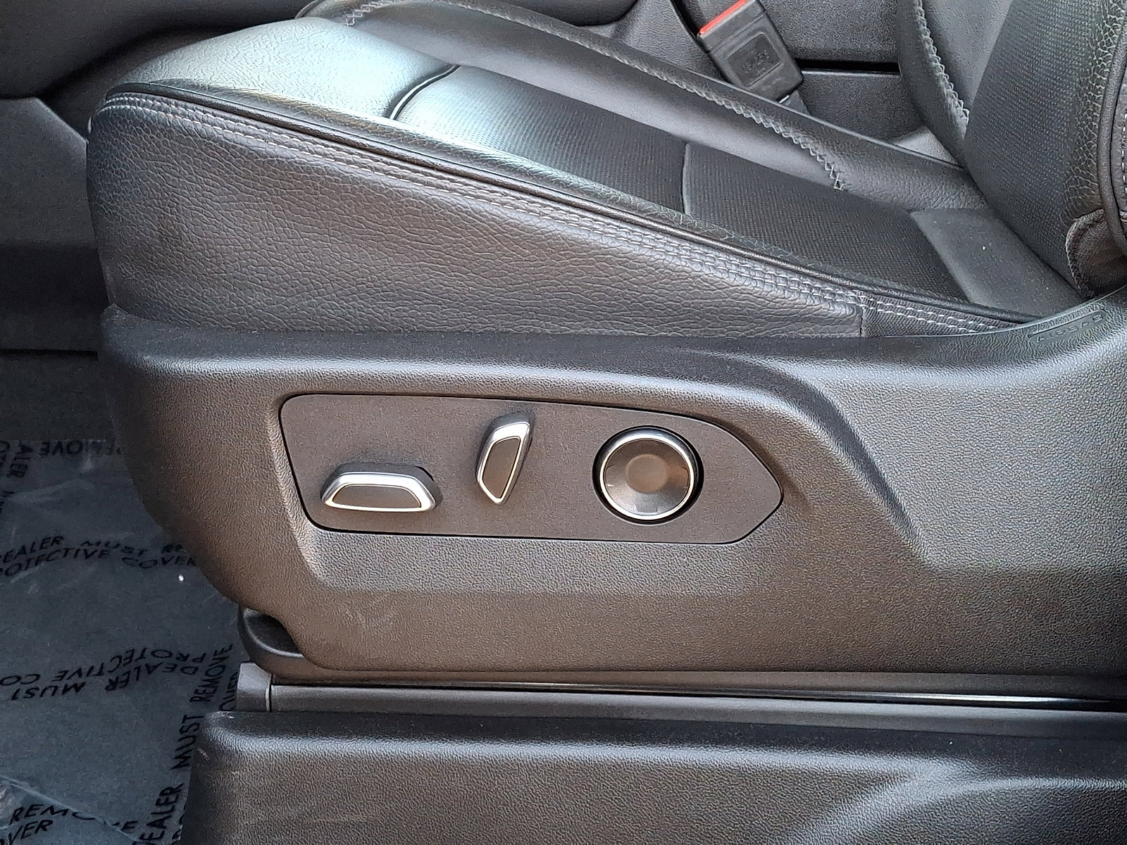 Certified 2025 GMC Yukon Denali image 16