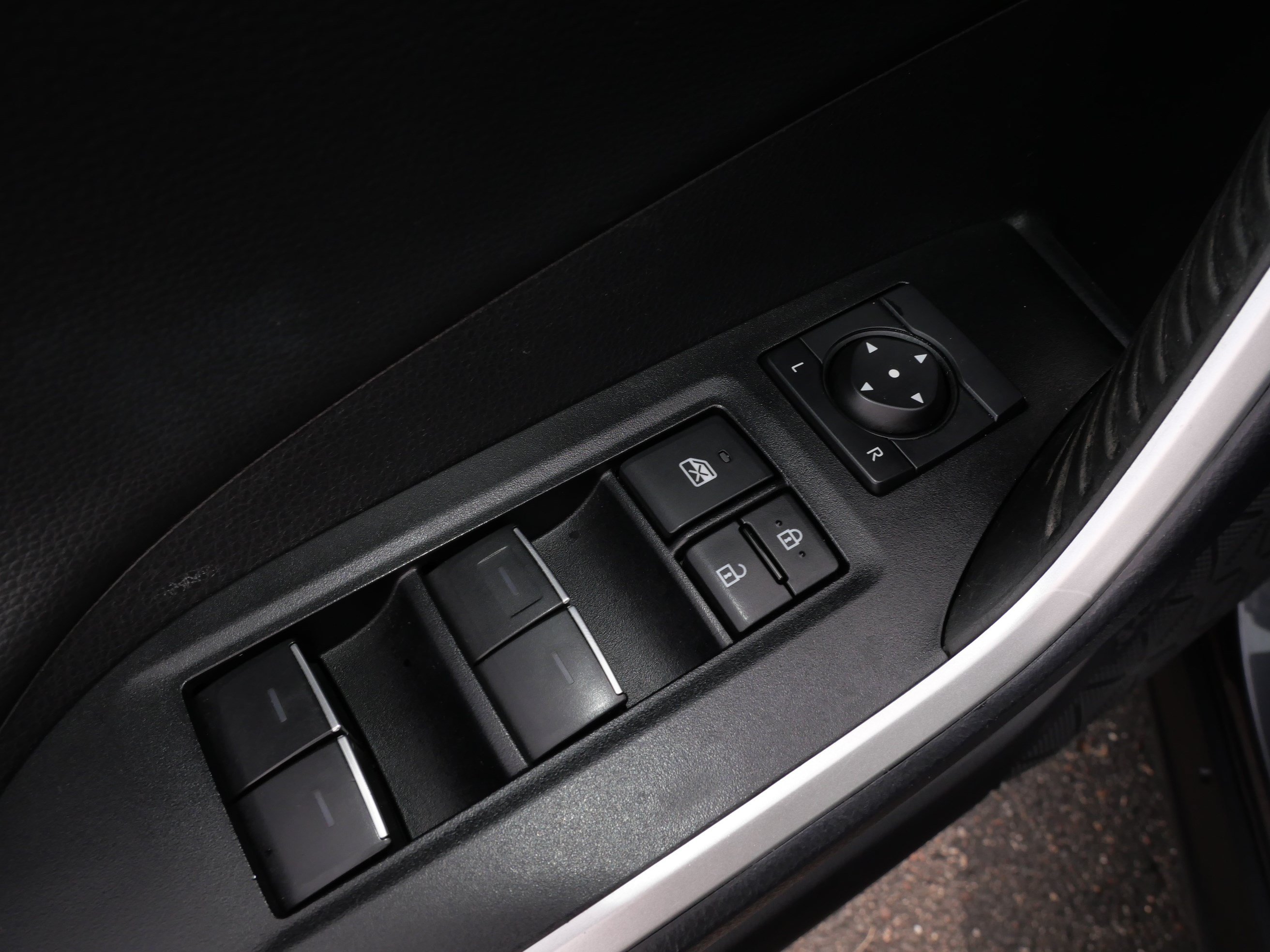 Certified 2025 Toyota RAV4 XSE w/ Weather Package AWD/4WD image 19