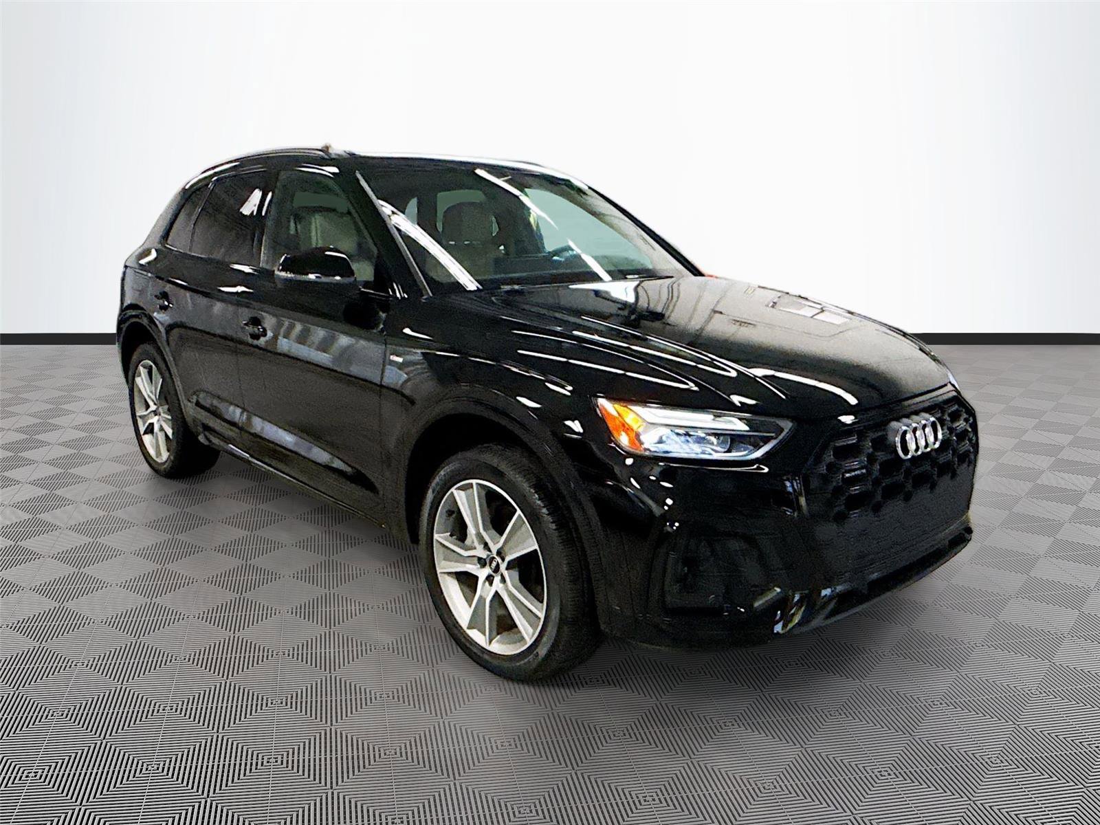 Certified 2025 Audi Q5 2.0T Premium w/ Convenience Plus Package AWD/4WD image 8