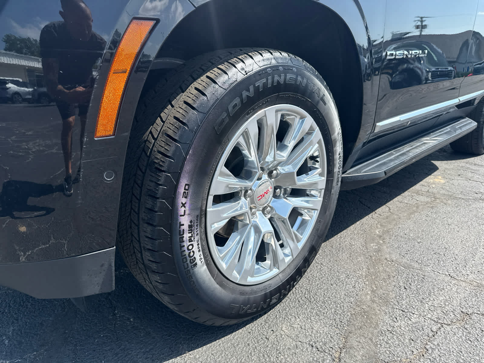 Used 2025 GMC Yukon Denali AWD/4WD image 9