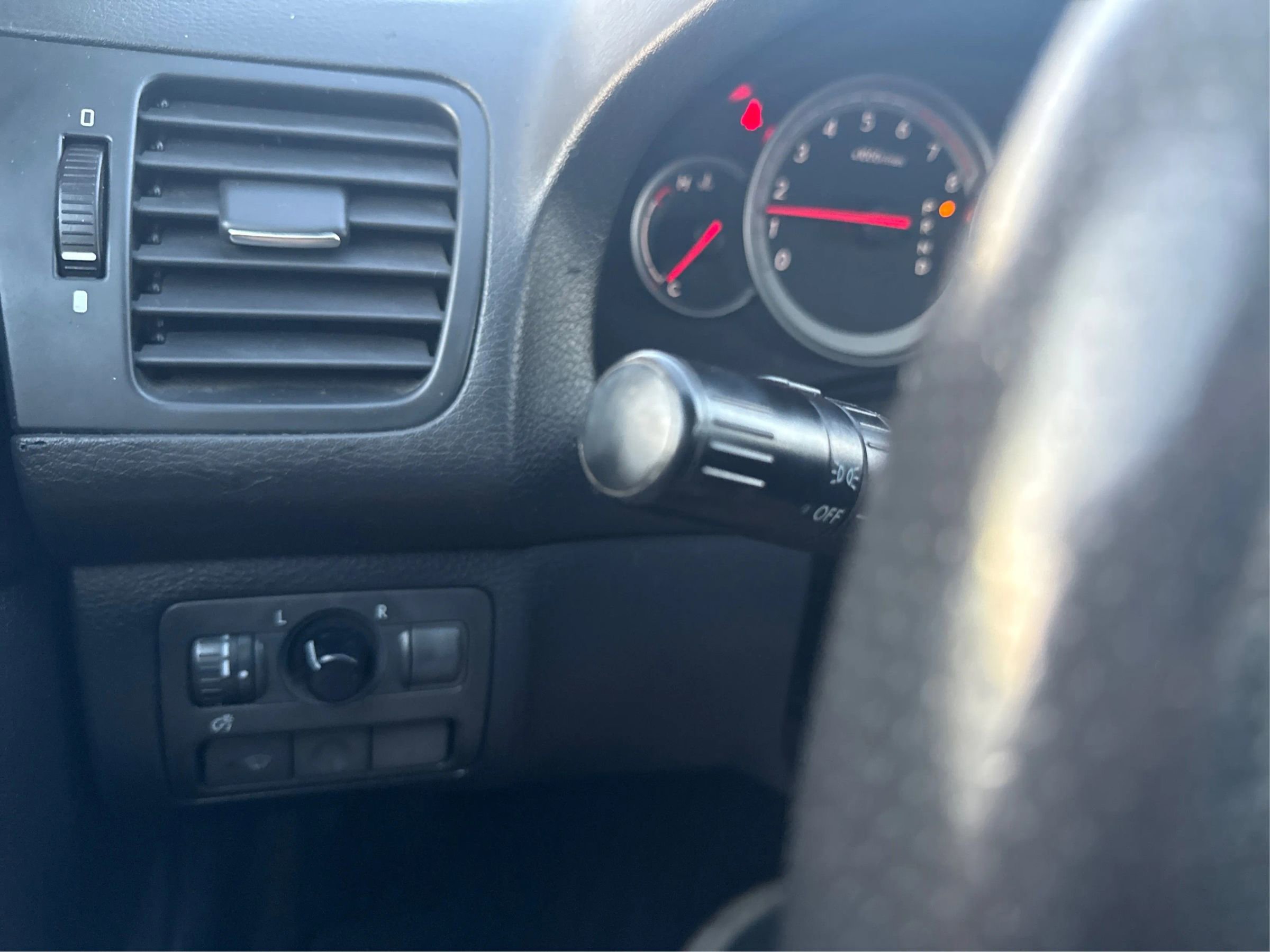 Used 2005 Subaru Outback 2.5i Limited image 24