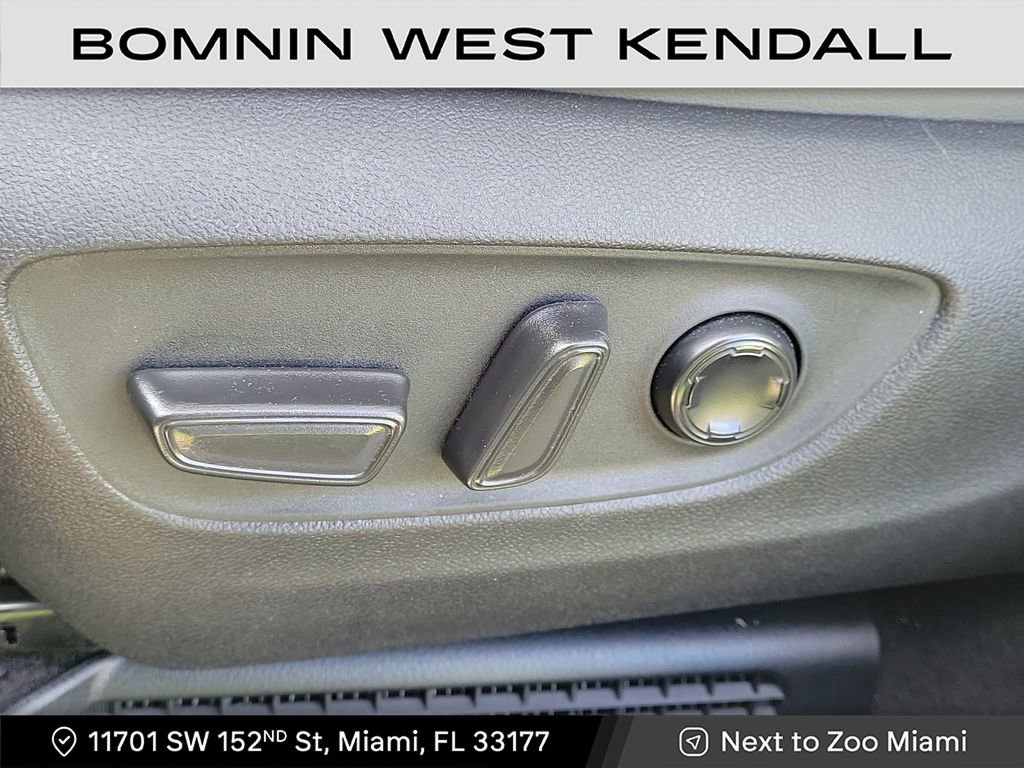 Used 2024 Toyota Sienna Limited image 14