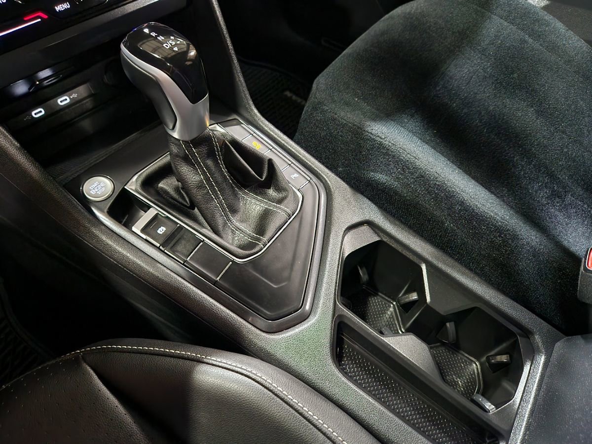 Used 2024 Volkswagen Tiguan SE R-Line image 36