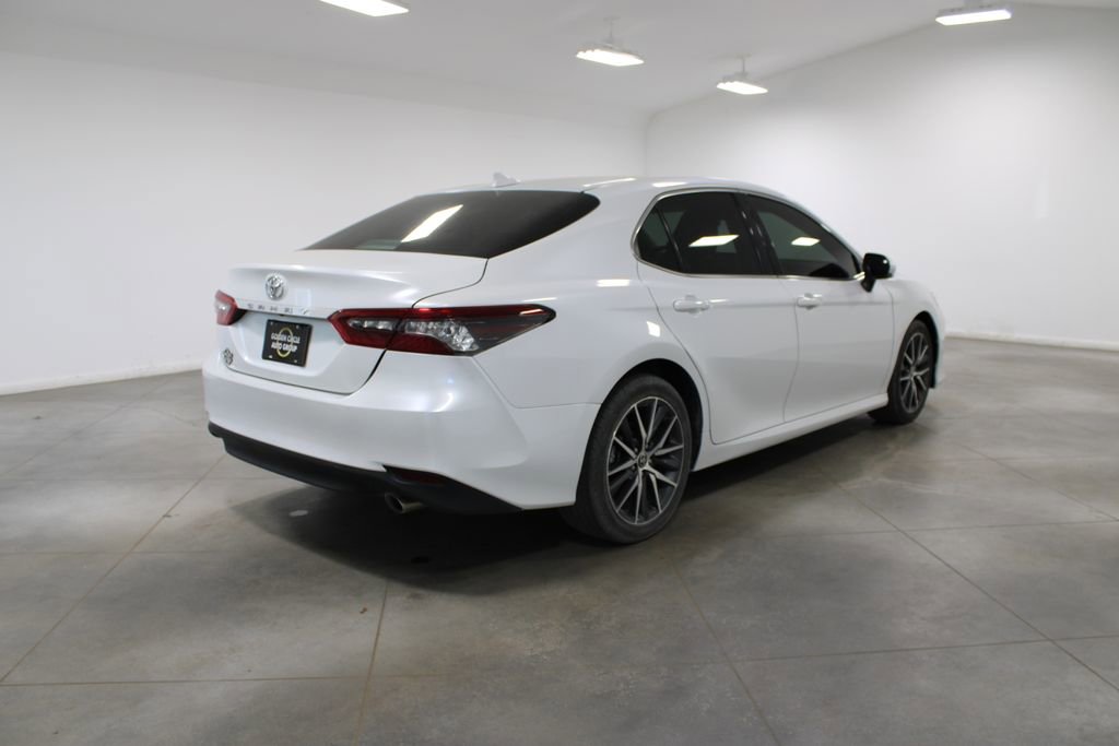 Used 2023 Toyota Camry XLE image 9