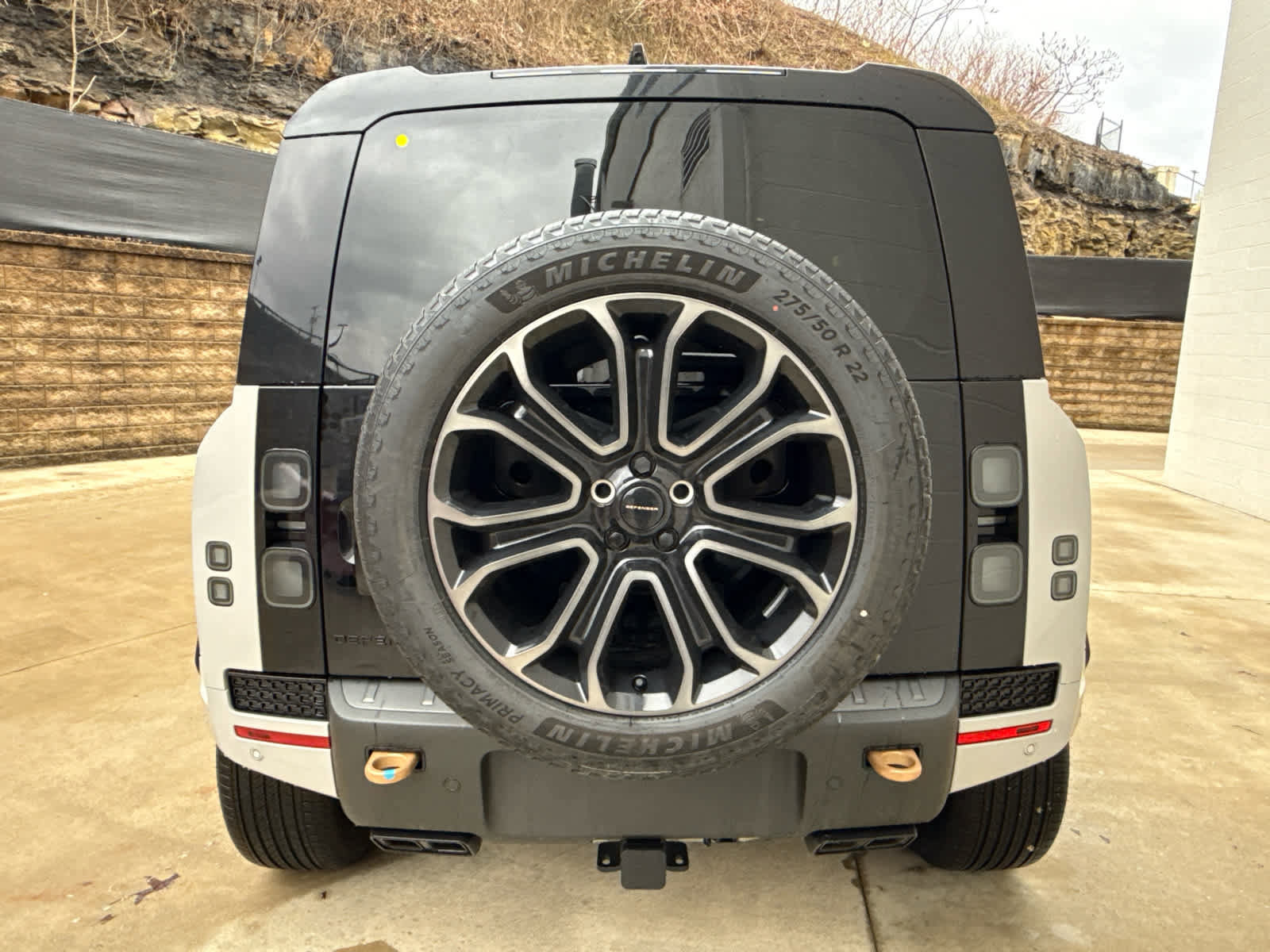 New 2026 Land Rover Defender 110 OCTA image 5